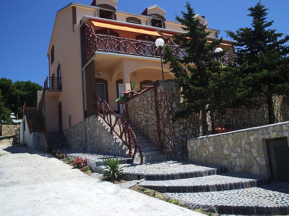 Katarina And Bed & Breakfast Sibinj Krmpotski